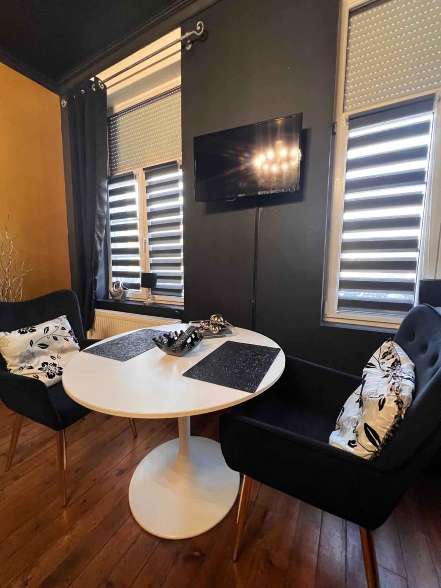 Bed and Breakfast Domaine Des Anges Avesnes-sur-Helpe Екстер'єр фото