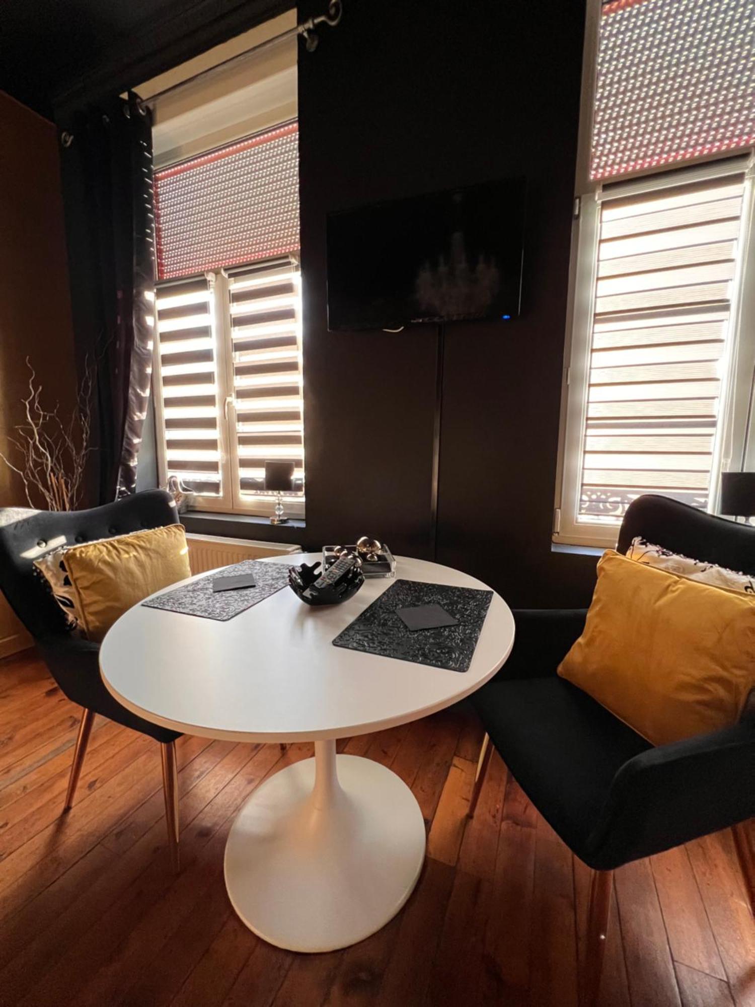 Bed and Breakfast Domaine Des Anges Avesnes-sur-Helpe Екстер'єр фото
