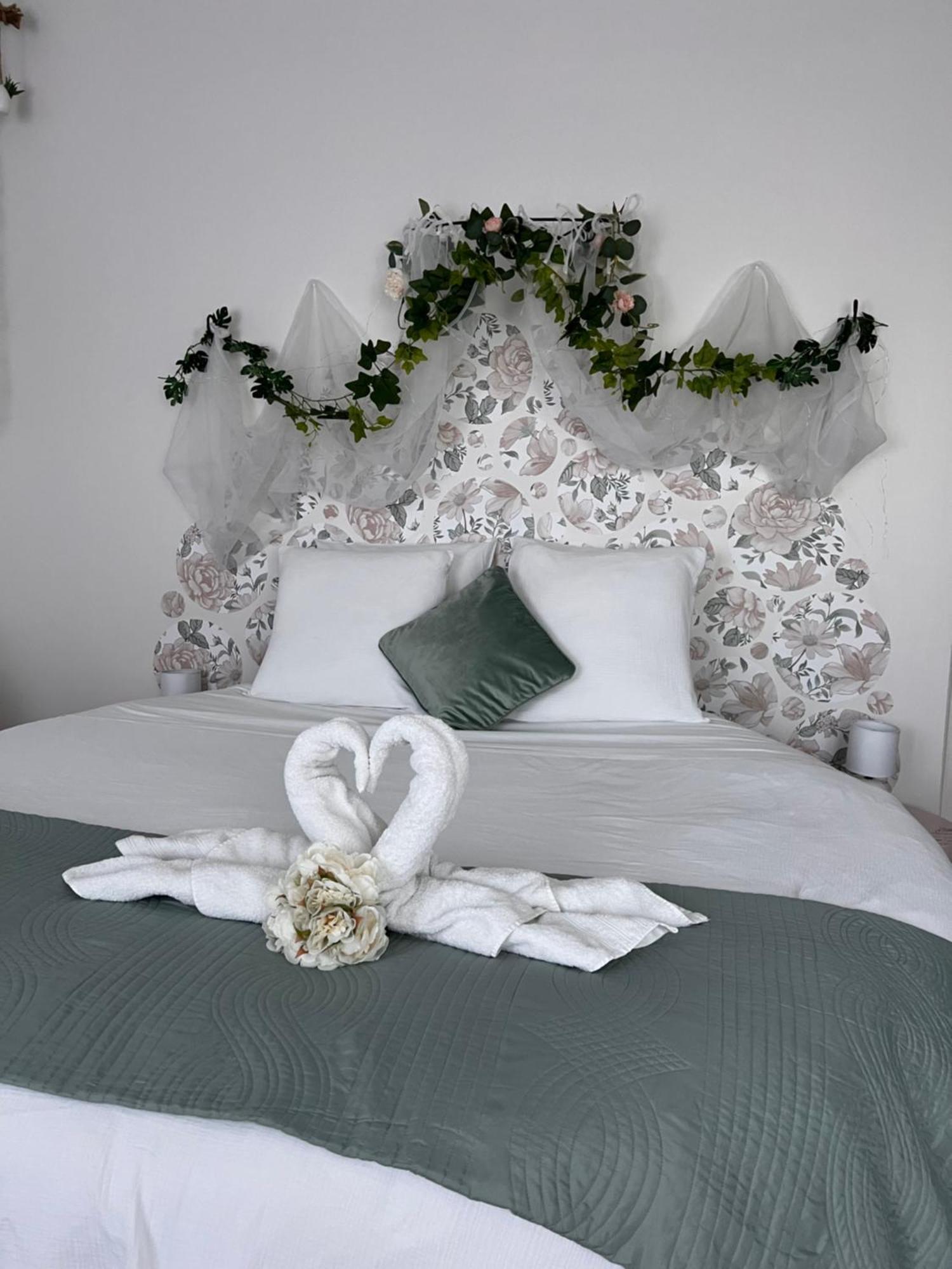 Bed and Breakfast Domaine Des Anges Avesnes-sur-Helpe Екстер'єр фото