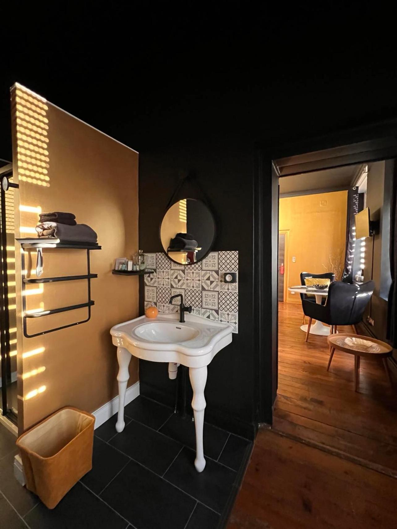 Bed and Breakfast Domaine Des Anges Avesnes-sur-Helpe Екстер'єр фото